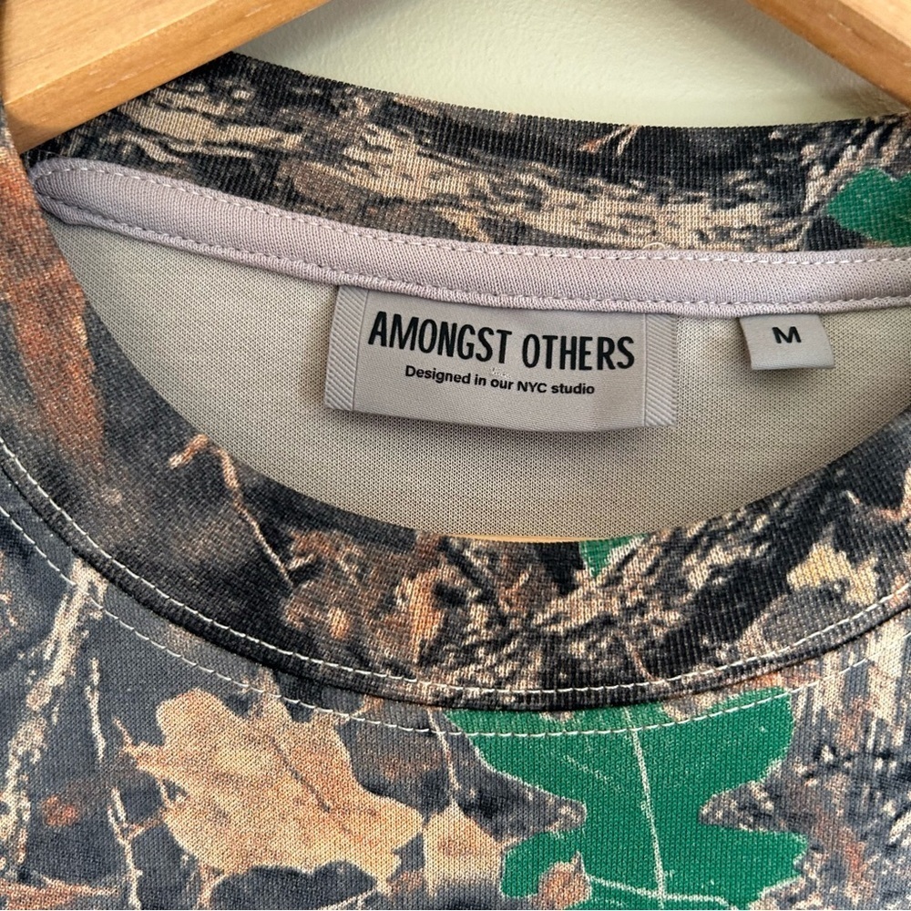 Amongst Others Men’s Size Medium Leaf Camo Boxy Short Sleeve Shirt NYC Designed - Picture 2 of 12